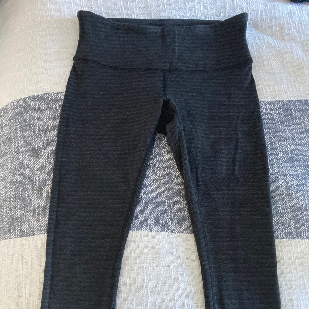 Lululemon dark grey cropped leggings